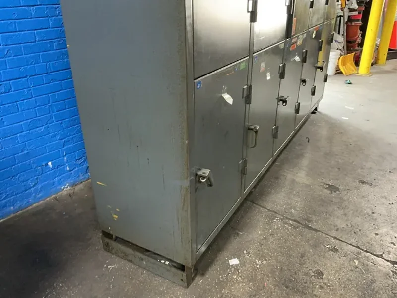 STRONG HOLD 10 DOOR LOCKERS