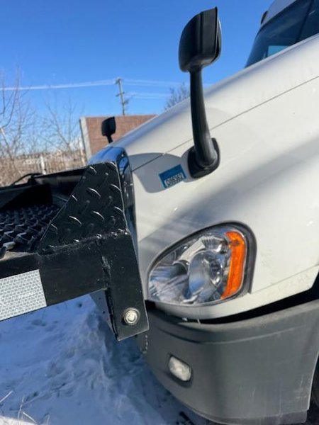 Freightliner Cascadia 125 Sleeper Truck – 2015