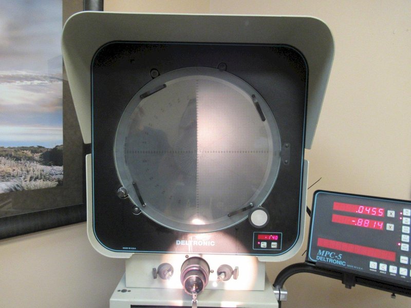 Deltronics DH214-MP 14" Optical Comparator with MPC-5 2-Axis DRO, LED Screen Angle Display, Surface &amp; Profile Illumination- Auction Item