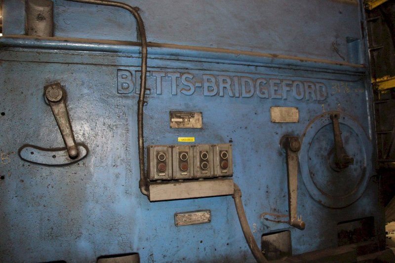 100&quot; X 580&quot; (48&#039;) BETTS MODEL 57R ENGINE LATHE: STOCK 71093