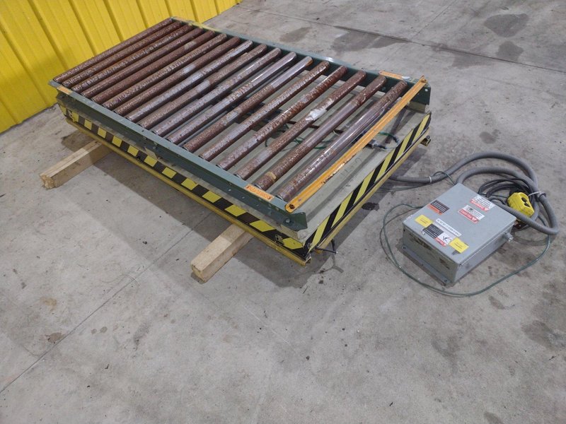 4,000 LB X 72" X 36" SOUTHWORTH MODEL #LS4-36 HYDRALUIC LIFT TABLE WITH ROLLER TOP: YOBRO #24780