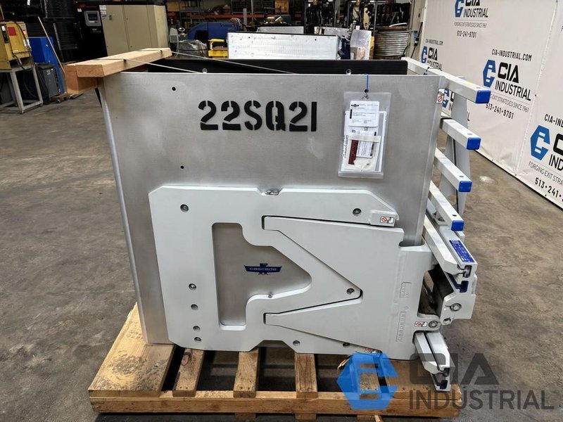 2022 - NEW NEVER USED 2,500 LB. CASCADE MODEL 14J-CCS-2A-0074 HYDRAULIC CARTON CLAMP ATTACHMENT