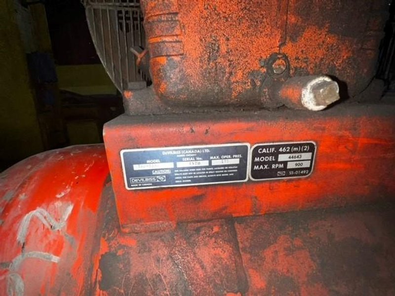 10 HP DEVILBISS AIR COMPRESSOR STOCK# 3632