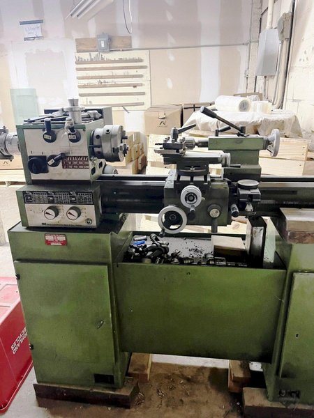 11" x 25" EMCO MAXIMAT SUPER 11 ENGINE LATHE