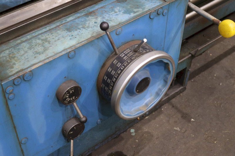 33" X 168" HAMBURG ENGINE LATHE: STOCK #72800