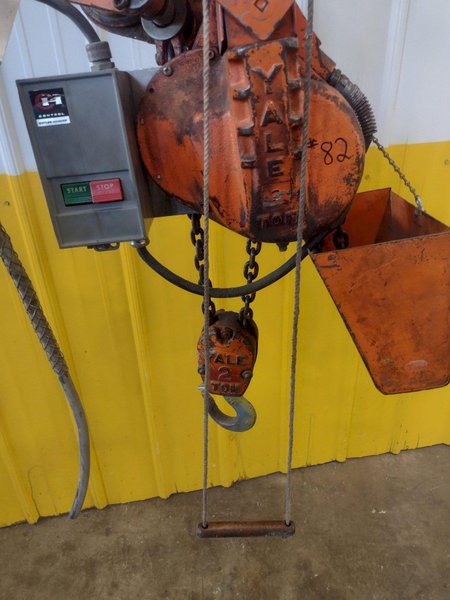 4000 LBS (2 TON) YALE ELECTRIC ROLLER CHAIN HOIST: STOCK #16538