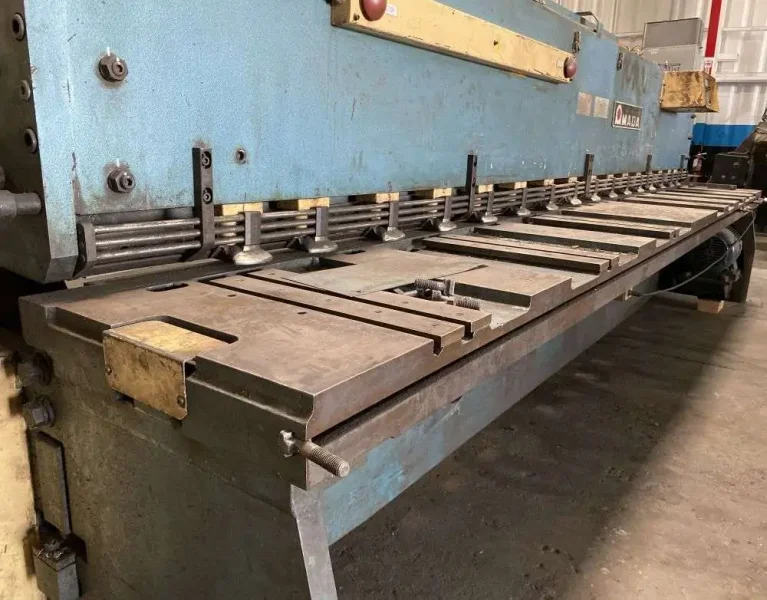 Amada M-4045 Power Squaring Shear