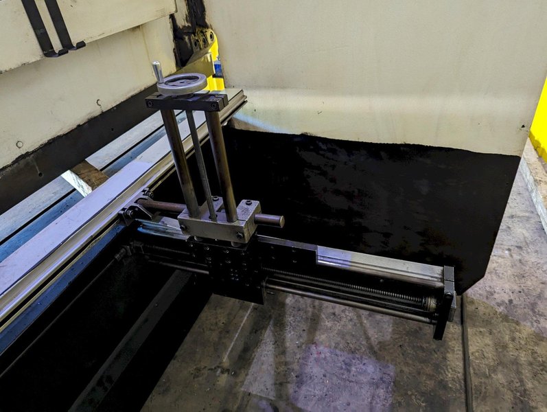 230 TON X 12' PACIFIC MODEL J230-12 HYDRAULIC PRESS BRAKE: STOCK #18531