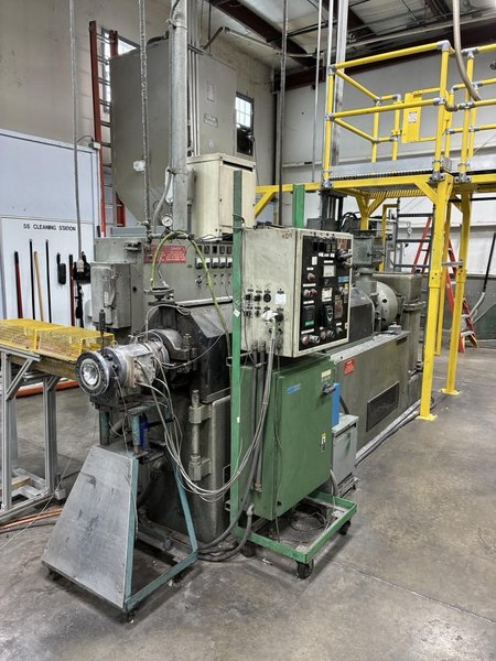 4-1/2″ Plastics Extruder – 24:1 L/D, 150 HP,  Melt Pump, Mixing Screws