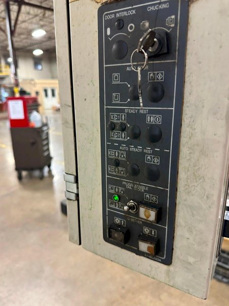 Doosan Puma 400B CNC Lathe, 2007 – Programmable Tailstock, Presetter, Chip Conveyor, 18″ Chuck