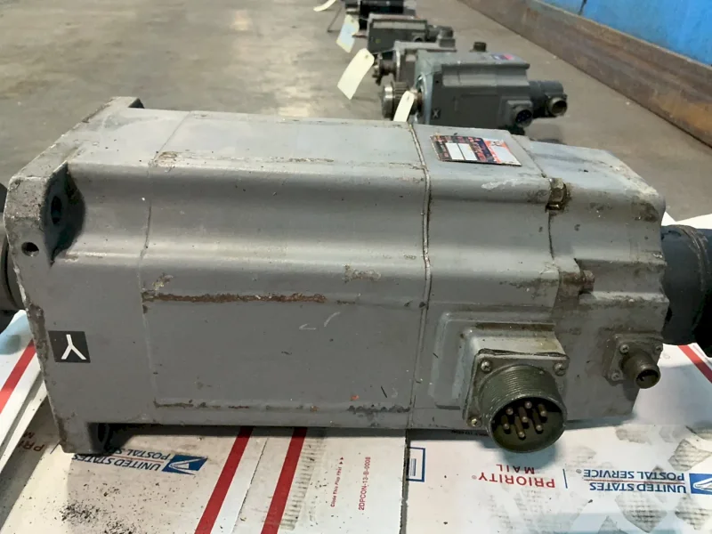 MITSUBISHI AC SERVO MOTOR   -  HA 203CBS
