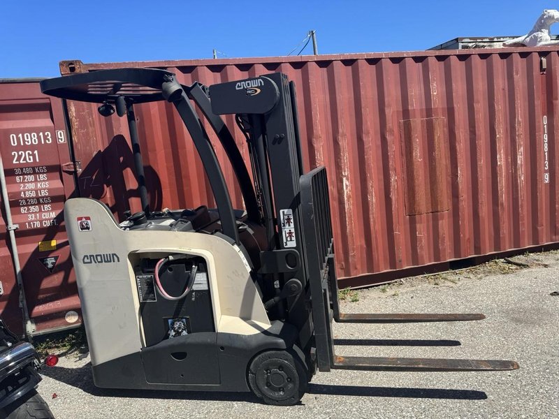4,000 lb Crown RC5545-40 Stand Up Docker Forklift, 2012