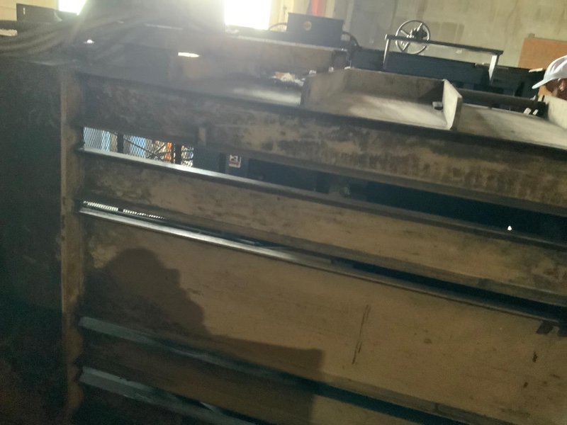 48&quot; X 30&quot; VALUE-LINE MODEL #KXD-48 HYDRAULIC VERTICAL BALER. STOCK # 1263122