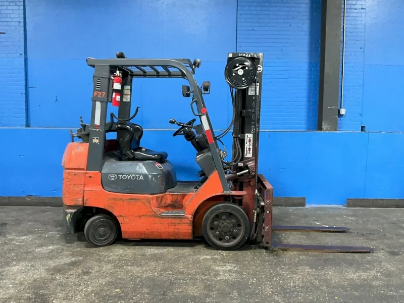 TOYOTA 4500 LBS PROPANE FORKLIFT  -  7FGCU25