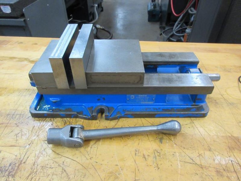 Kurt D675 6&quot; Machine Vise With 3&quot; Tall Steel Jaws and Handle- Auction Item