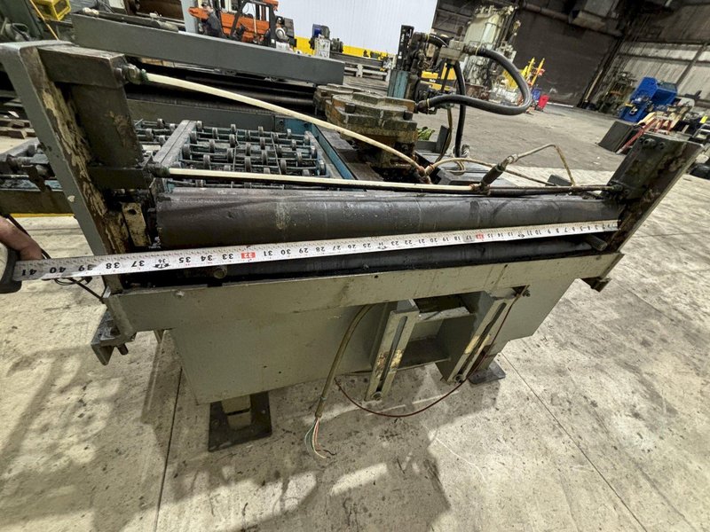 36&quot;W X 24&quot; PRESS EQUIPMENT AIR GRIP FEEDER W/ STRAIGHTENER &amp; ROLL 1998 : STOCK #21953