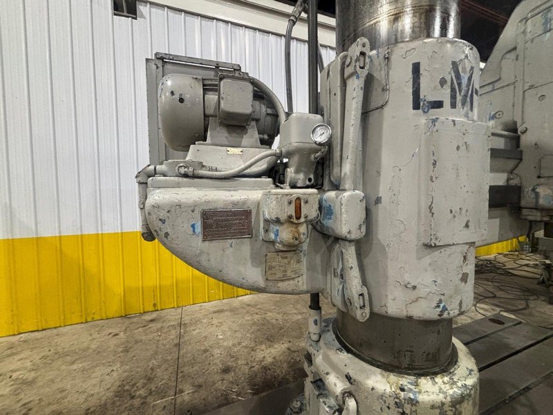 8&#039; ARM x 19&quot; GIDDINGS &amp; LEWIS MODEL #956-CHIPMASTER RADIAL ARM DRILL ON 360° T-SLOTTED BASE: STOCK #23539