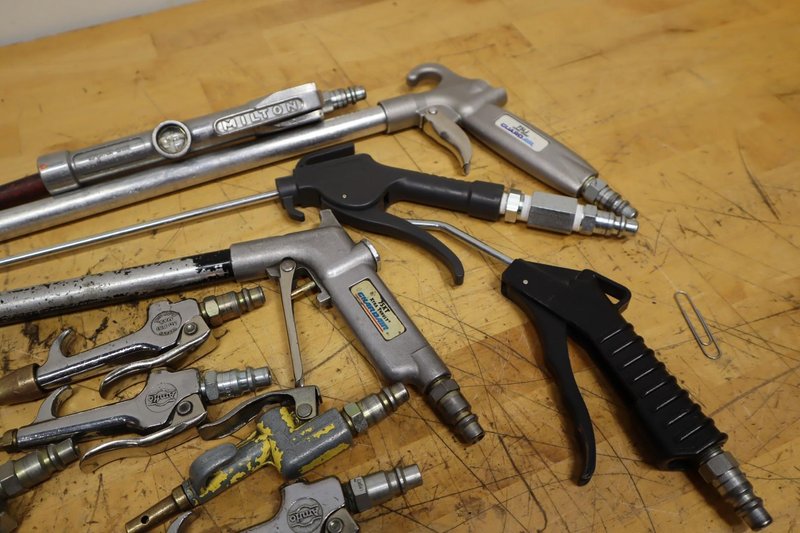 Assorted Length Air Guns &amp; Tire Inflator- Auction Item