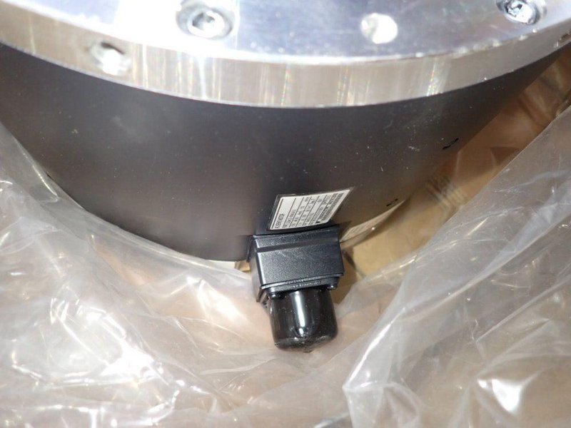 YASKAWA ELECTRIC AC SERVO MOTOR  -  SGMCS-80M3A31
