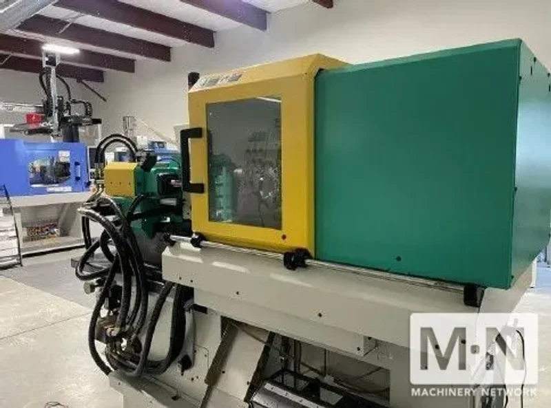 17 TON .05 OZ ARBURG MODEL 220S-150-35 INJECTION MOLDING MACHINE MFG 2000 WITH VERY LOW HOURS