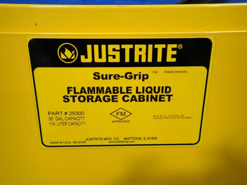 JUSTRITE 30 GAL FLAMMABLE LIQUID STORAGE CABINET