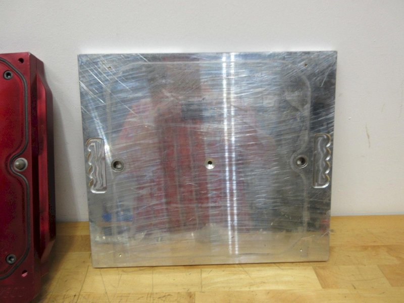 Mitee-Bite Vacmagic VM300, 300mm Vacuum Base Plate with 12" x 14" Quick Change Aluminum Top Plate and Fittings, Accessories- Auction Item
