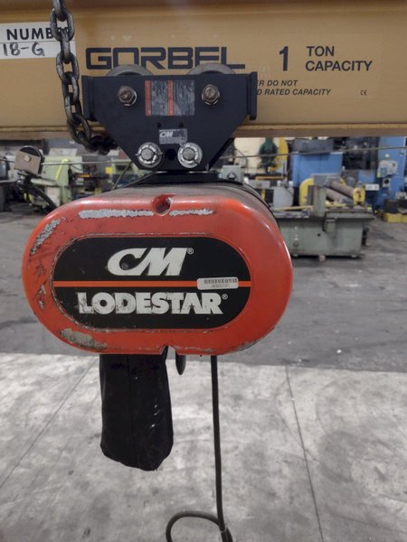 1 TON X 12&#039; X 7&#039; GORBEL FREE STANDING JIB CRANE W/ 1 TON CM LODESTAR ELECTRIC CHAIN HOIST: STOCK #23675