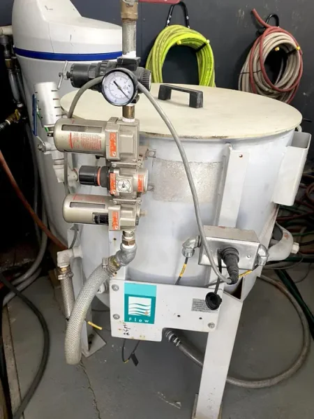 2005 FLOW IFB 4400 | Waterjet Cutters