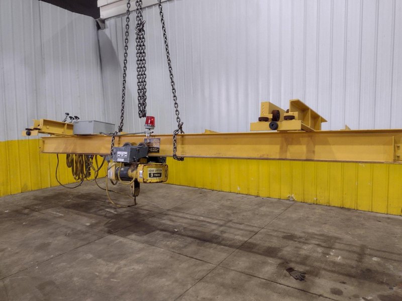3 TON X 17’ F&amp;G / LOAD LIFTER UNDER-SLUNG POWERED CRANE: STOCK #22971
