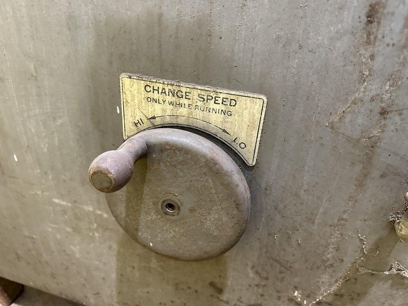 24&quot; GROB MODEL 4V-24 VERTICAL BAND SAW: STOCK #18663