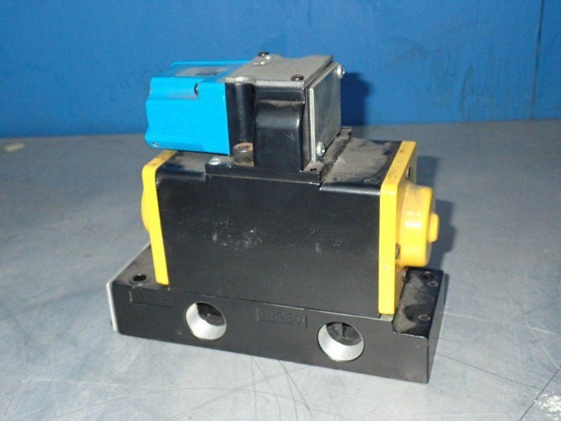 PARKER 35-150 PSI PNEUMATIC VALVE  -  HHB2007522