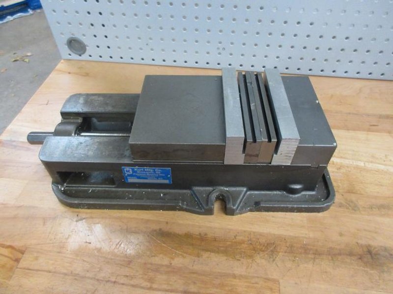 Kurt D675 6&quot; Machine Vise with Aluminum and Hard Jaws- Auction Item