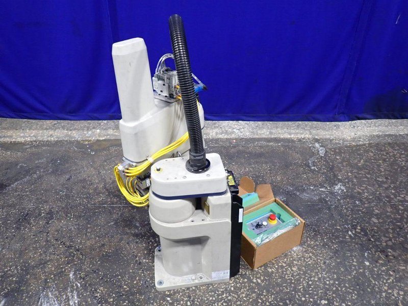 OMRON ADEPT INDUSTRIAL ROBOT   -  ECOBRA 600