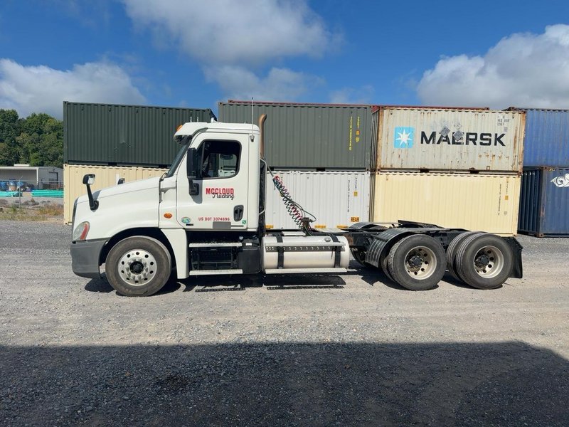 Freightliner Cascadia Day Cab Truck, 2012