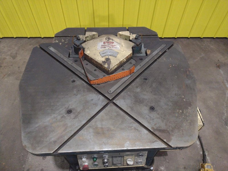 8&quot; X 8&quot; X 1/8&quot; AMADA MODEL #CSW-220 DUAL HEAD CORNER NOTCHER &amp; COPER: STOCK #10339