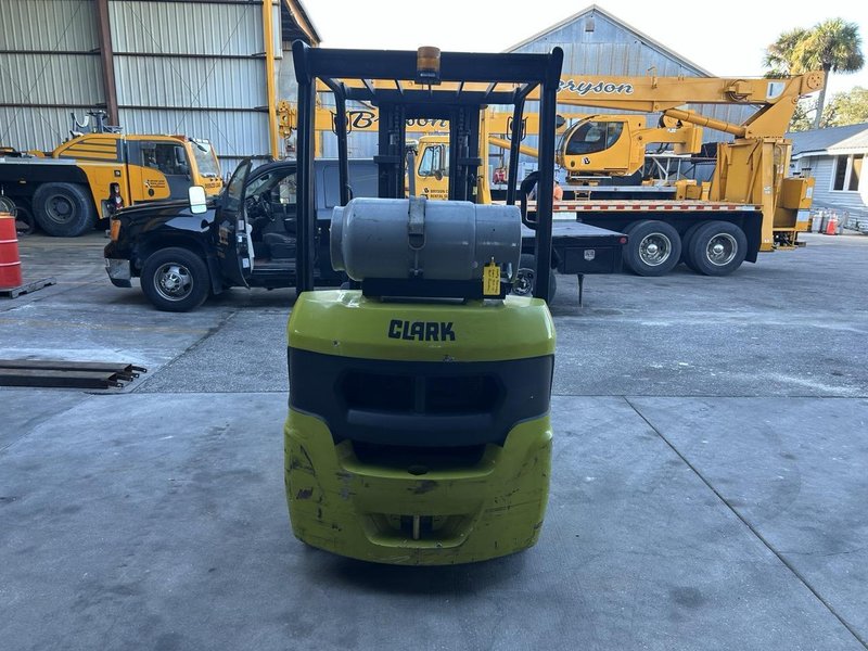 CLARK S25C Forklift, 2022 – 5,000 lb Capacity, LPG, Low Hours!