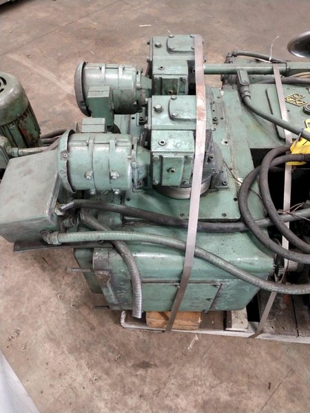 30 HP &amp; 50 TAPER PONTIAC VERTICAL MILLING HEAD: STOCK #13208