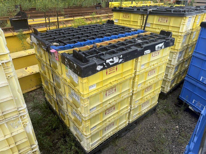 100 STACKABLE PLASTIC STORAGE BINS: YOBRO #24714