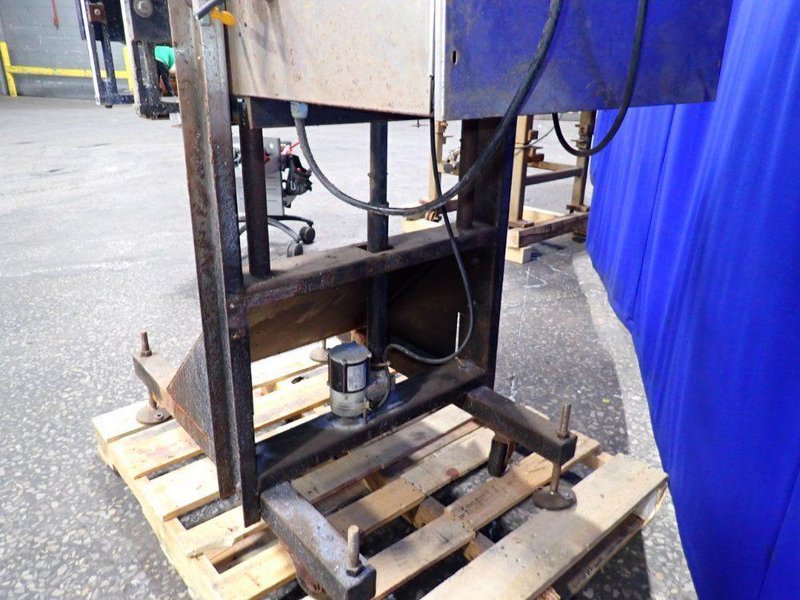 E-pak Machinery  3 Spindle Capper