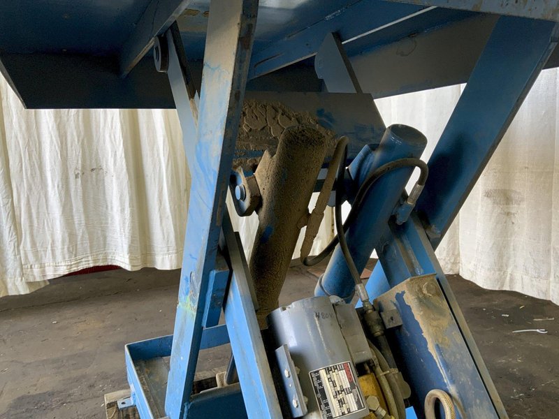 4000 LB ADVANCED HYDRAULIC SCISSOR LIFT TABLE: STOCK #80991