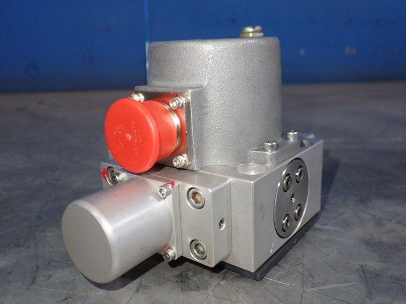 PERFECTION SERVO/MOOG VALVE  -  D765-606