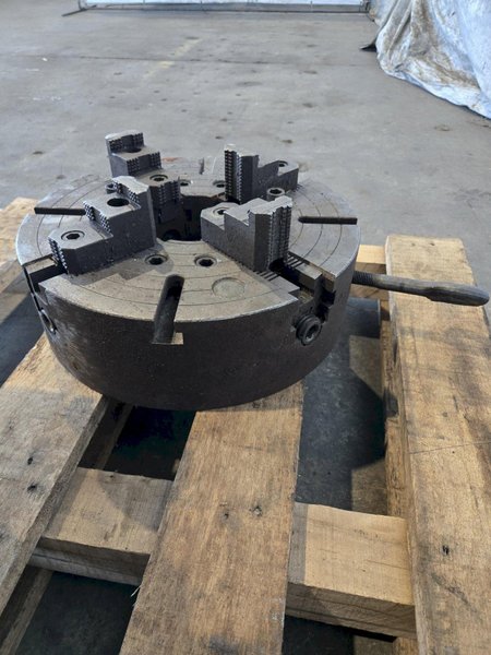 18" 4-JAW CHUCK. STOCK # 0773026