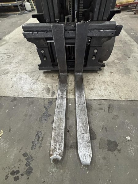 Yale GC060TFNVAE084 6,000 lb Capacity LPG Sit-Down Forklift- Auction Item