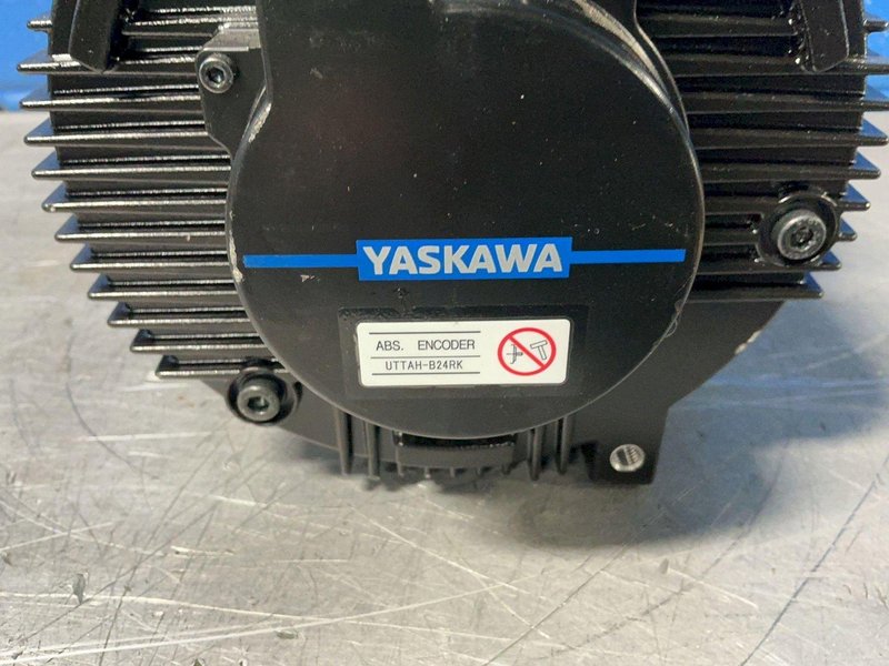 YASKAWA ELECTRIC 4.4 KW AC SERVO MOTOR  -  SGM7G-44A7A2E