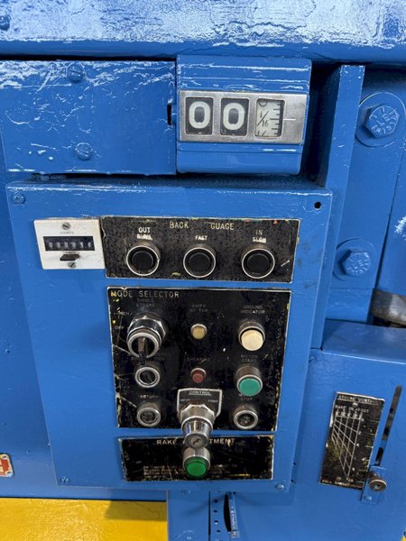 10’ X 1/4" PACIFIC MODEL #250B10 HYDRAULIC SHEAR. STOCK # 0665425