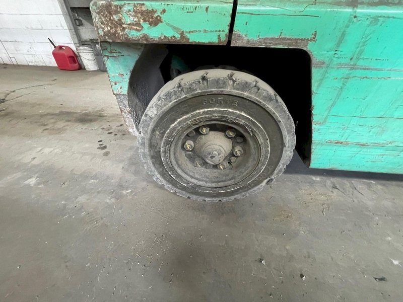 9000 LBS MITSUBISHI PNEUMATIC TIRE FORKLIFT : STOCK #77764