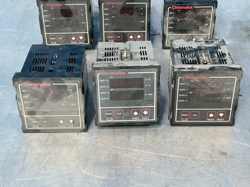Chromalox Industrial Temperature Controllers - 2104-ao