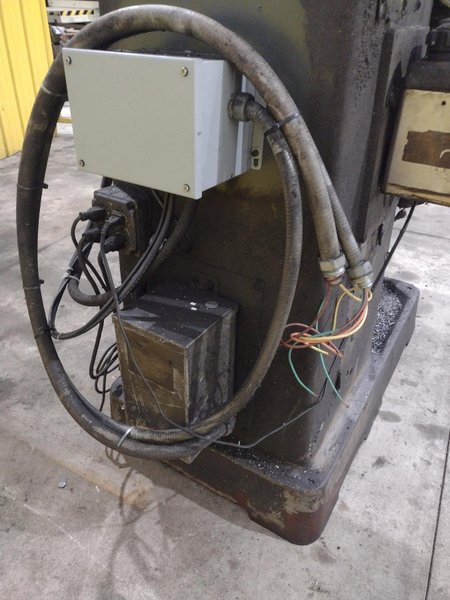 SEIKI XL VARIABLE SPEED VERTICAL KNEE MILL: YOBRO #23840