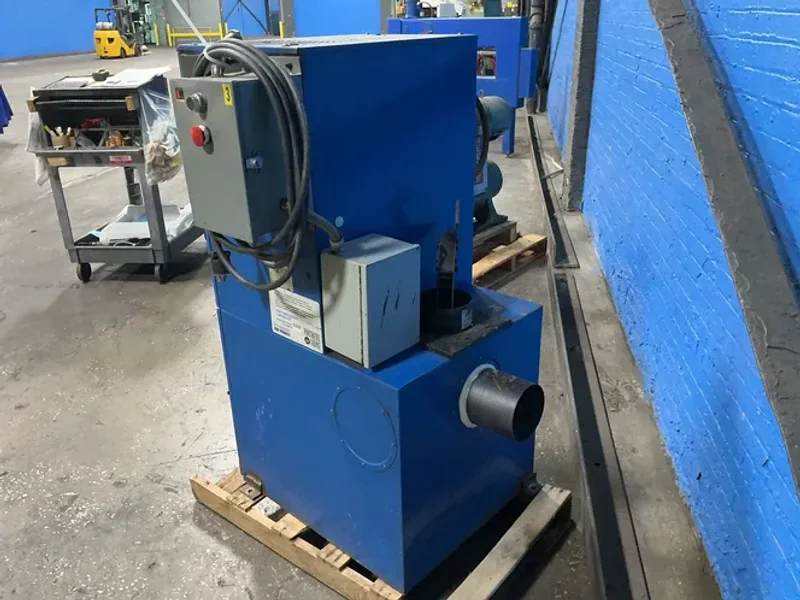 DONALDSON 21.5” X 28” X 5” DUST COLLECTOR  -  VS 550