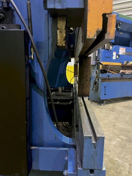 135 TON X 8' CINCINNATI MODEL 135FMX6 HYDRAULIC PRESS BRAKE: STOCK #15770